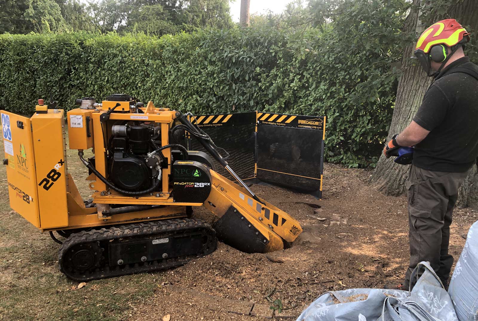 Stump grinding service machine